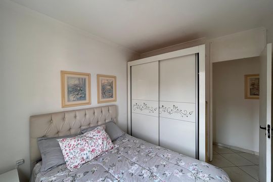 Quarto 2 de apartamento para alugar com 2 quartos, 50m² em Jardim Sabara, São Paulo