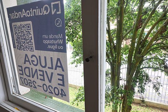 Plaquinha de apartamento para alugar com 2 quartos, 86m² em Jardim do Salso, Porto Alegre