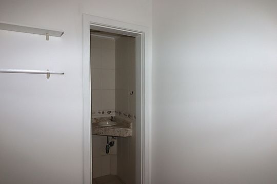 Quarto de serviço de apartamento para alugar com 2 quartos, 86m² em Jardim do Salso, Porto Alegre