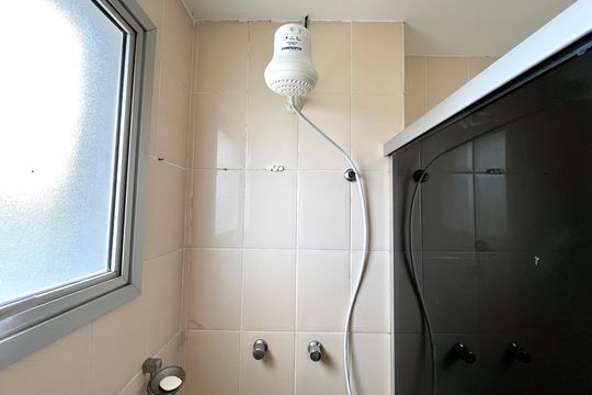 Banheiro de apartamento à venda com 2 quartos, 67m² em Barra Olímpica, Rio de Janeiro