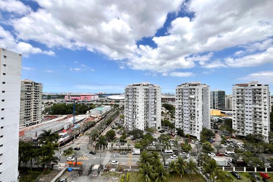 Vista da Sala de apartamento à venda com 2 quartos, 67m² em Barra Olímpica, Rio de Janeiro