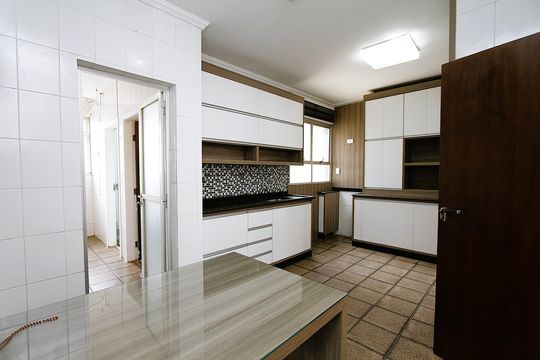 Cozinha de apartamento para alugar com 3 quartos, 122m² em Buritis, Belo Horizonte