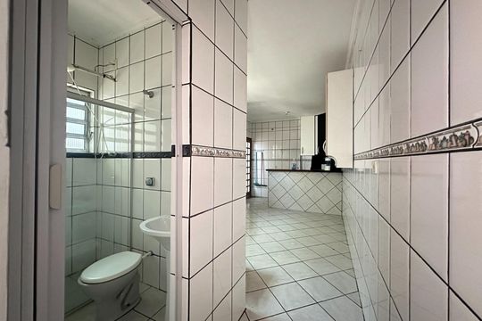 Banheiro 1 de casa à venda com 2 quartos, 175m² em Jardim Thelma, São Bernardo do Campo