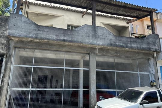 Fachada de casa à venda com 2 quartos, 175m² em Jardim Thelma, São Bernardo do Campo