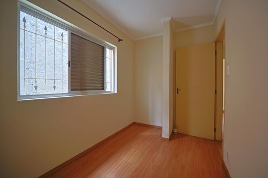 Quarto  de casa à venda com 3 quartos, 129m² em Jardim Hercilia, São Paulo