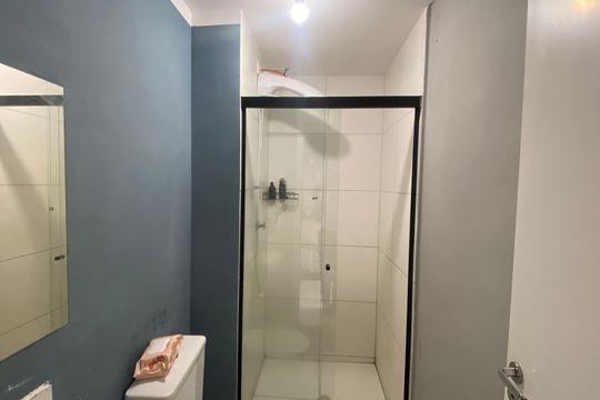 Banheiro de kitnet/studio à venda com 1 quarto, 24m² em Bonfim, Osasco