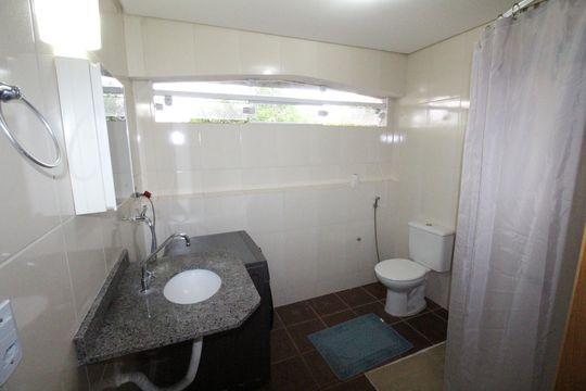 Banheiro de kitnet/studio para alugar com 1 quarto, 31m² em Bosque dos Eucaliptos, São José dos Campos