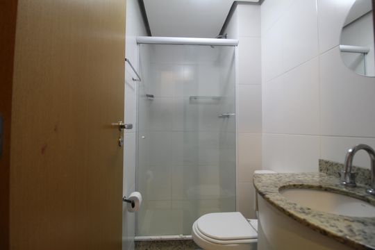 Banheiro Social de apartamento à venda com 3 quartos, 77m² em Barra Olímpica, Rio de Janeiro