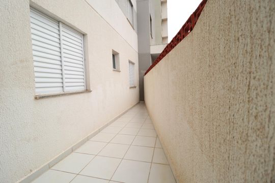 Área privativa de apartamento para alugar com 2 quartos, 62m² em Residencial Integração, Uberlândia