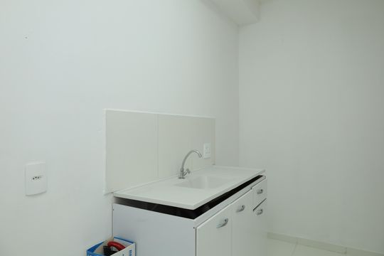 Cozinha de apartamento para alugar com 2 quartos, 42m² em Fazenda Caguaçu, São Paulo
