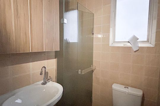 Banheiro social  de apartamento para alugar com 2 quartos, 50m² em Jardim Taquaral, São Paulo