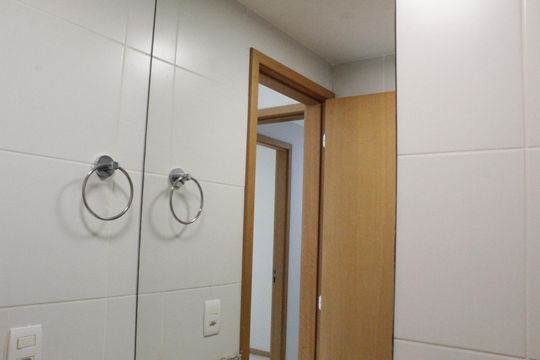 Banheiro da Suíte de apartamento para alugar com 3 quartos, 76m² em Barra Olímpica, Rio de Janeiro