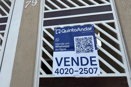 Fachada de casa à venda com 3 quartos, 142m² em Parque Viana, Barueri