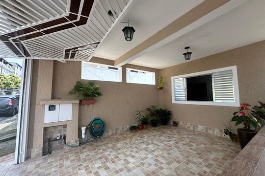 Garagem de casa à venda com 3 quartos, 142m² em Parque Viana, Barueri