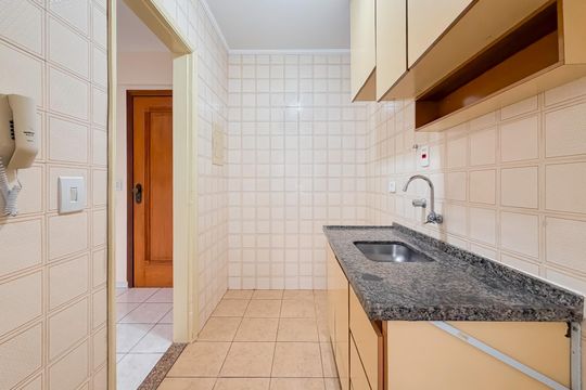 Cozinha de apartamento para alugar com 1 quarto, 37m² em Aclimação, São Paulo