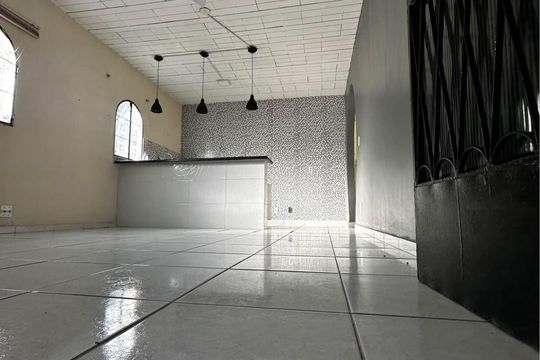 Sala de casa para alugar com 1 quarto, 60m² em Tribobó, São Gonçalo