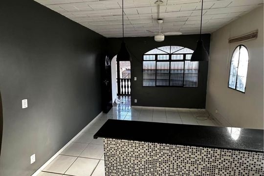Sala de casa para alugar com 1 quarto, 60m² em Tribobó, São Gonçalo