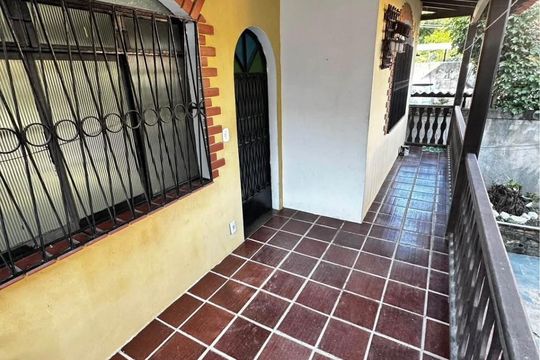 Área externa de casa para alugar com 1 quarto, 60m² em Tribobó, São Gonçalo