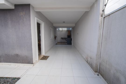 Garagem de casa à venda com 2 quartos, 150m² em Alto Boqueirão, Curitiba