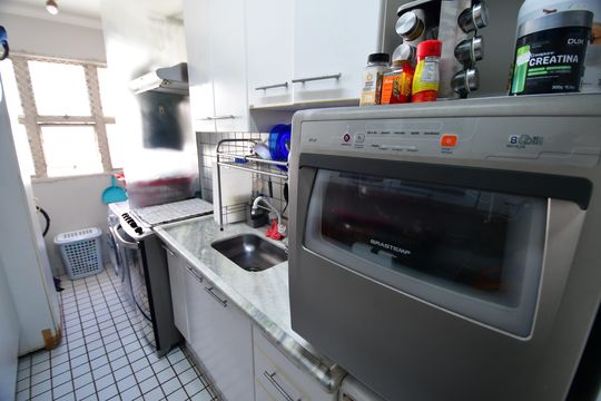 Cozinha de apartamento à venda com 2 quartos, 54m² em Mansões Santo Antônio, Campinas