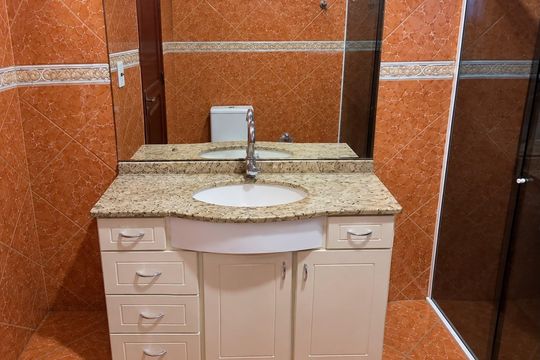 Banheiro social de casa para alugar com 2 quartos, 75m² em Marrocos, Gravataí