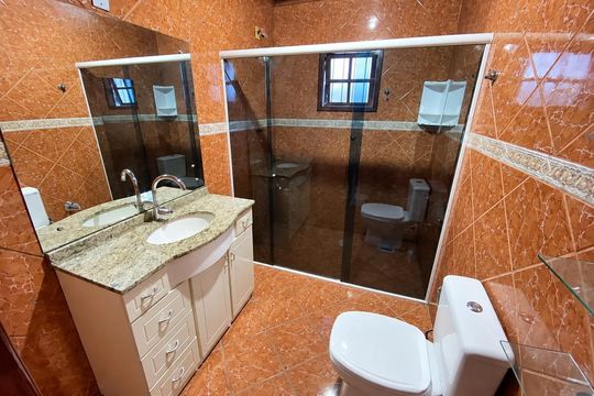 Banheiro social de casa para alugar com 2 quartos, 75m² em Marrocos, Gravataí