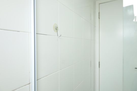 Banheiro  de apartamento à venda com 2 quartos, 50m² em Vila Carmosina, São Paulo