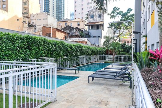 Piscina de kitnet/studio para alugar com 1 quarto, 37m² em Liberdade, São Paulo
