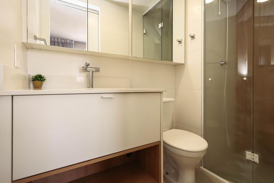 Banheiro de kitnet/studio para alugar com 1 quarto, 37m² em Liberdade, São Paulo