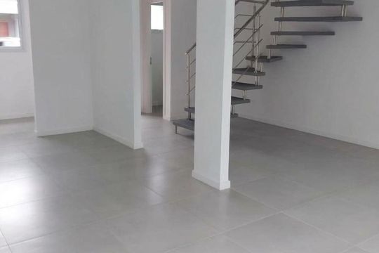 Sala de casa de condomínio para alugar com 3 quartos, 118m² em Morro das Pedras, Florianópolis