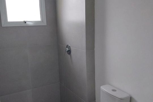Banheiro de casa de condomínio para alugar com 3 quartos, 118m² em Morro das Pedras, Florianópolis