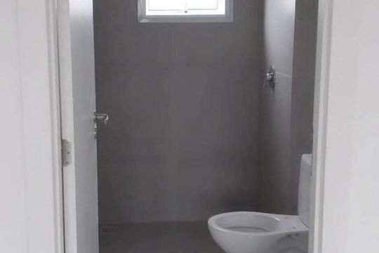 Banheiro de casa de condomínio para alugar com 3 quartos, 118m² em Morro das Pedras, Florianópolis