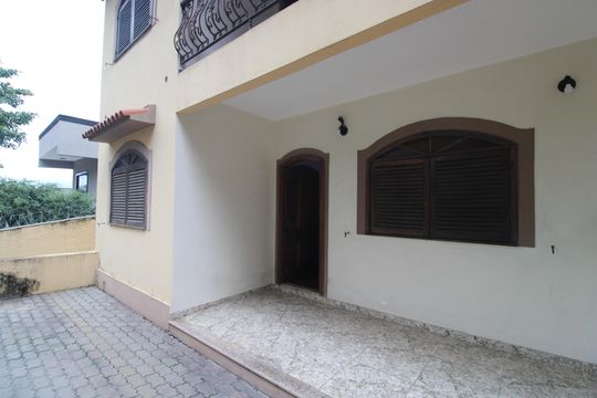 Frente da casa de casa à venda com 3 quartos, 136m² em Taquara, Rio de Janeiro