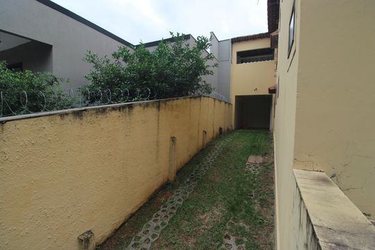 Garagem de casa à venda com 3 quartos, 136m² em Taquara, Rio de Janeiro