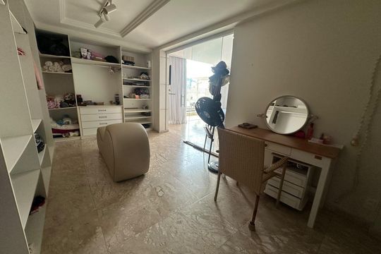 Closet da suíte 1 de casa para alugar com 3 quartos, 520m² em Parque Prainha, São Vicente
