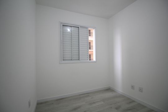 Apartamento para alugar com 2 quartos, 43m² em Jardim Tres Irmaos, Taboão da Serra