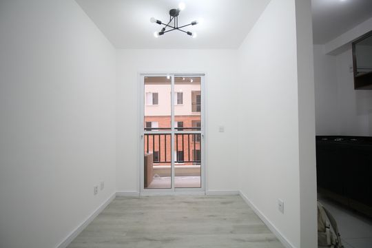 Apartamento para alugar com 2 quartos, 43m² em Jardim Tres Irmaos, Taboão da Serra