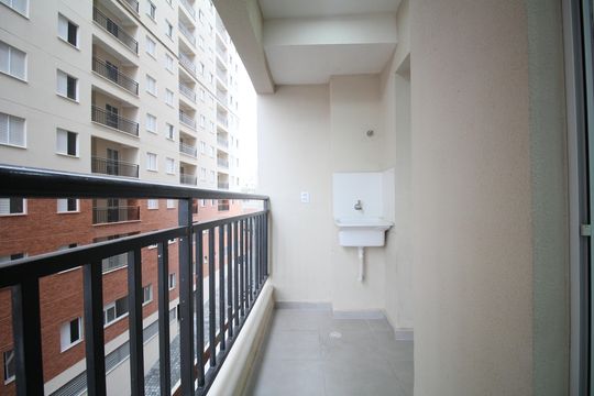 Apartamento para alugar com 2 quartos, 43m² em Jardim Tres Irmaos, Taboão da Serra