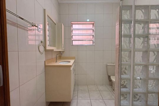 Banheiro de casa para alugar com 3 quartos, 150m² em Vila Dirce, Mauá