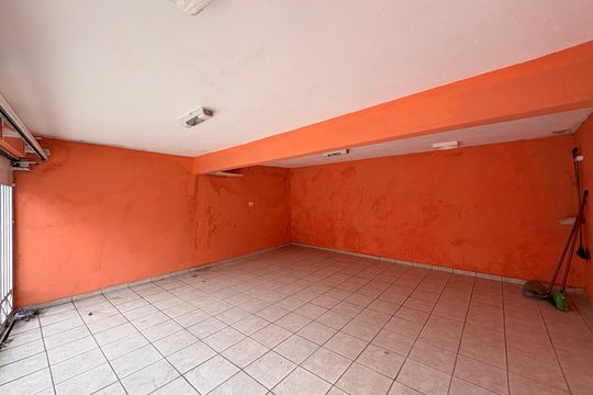 Garagem de casa para alugar com 3 quartos, 150m² em Vila Dirce, Mauá