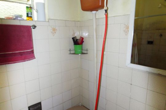 Banheiro de casa à venda com 2 quartos, 80m² em Jardim América, Rio de Janeiro