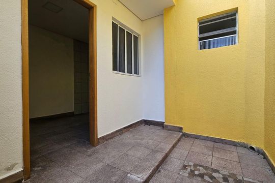 Área externa de casa para alugar com 2 quartos, 60m² em Limoeiro, São Paulo