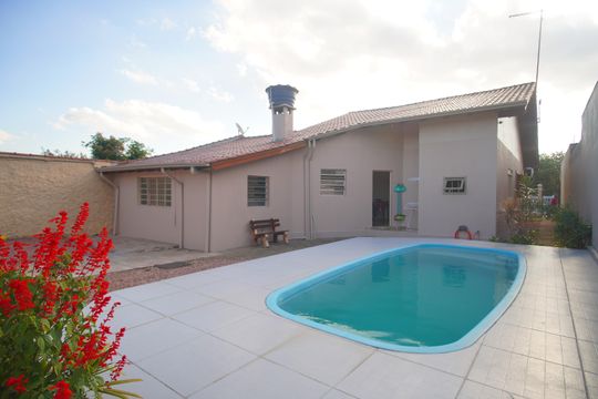 Piscina de casa à venda com 2 quartos, 230m² em Campina, São Leopoldo