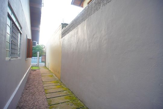 Corredor de casa à venda com 2 quartos, 230m² em Campina, São Leopoldo