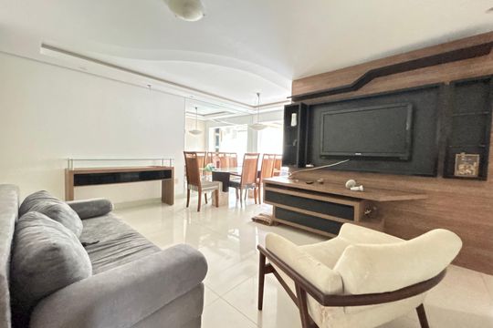 Apartamento para alugar com 3 quartos, 108m² em Pantanal, Florianópolis