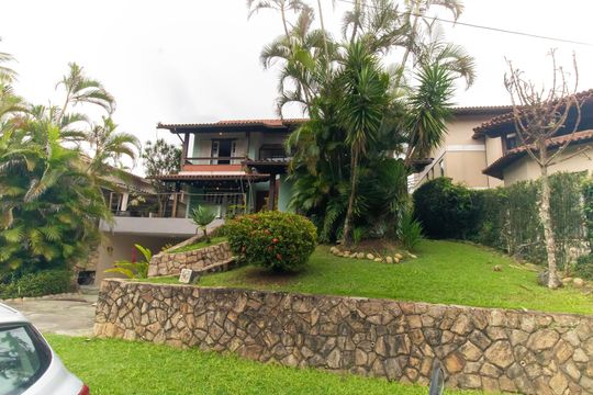 Fachada de casa de condomínio à venda com 6 quartos, 210m² em Pendotiba, Niterói