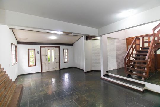 Casa de Condomínio à venda com 6 quartos, 210m² em Pendotiba, Niterói