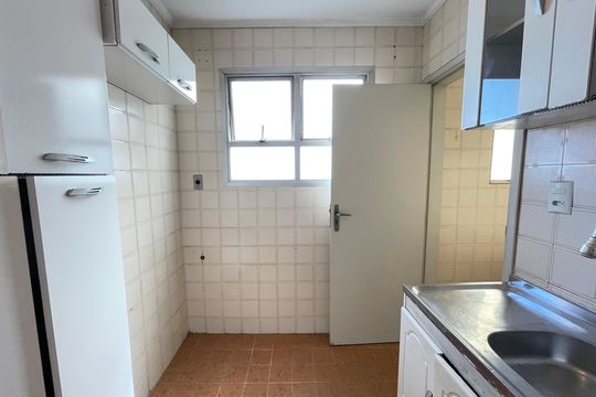 Cozinha de apartamento à venda com 2 quartos, 52m² em Vila Indiana, São Paulo