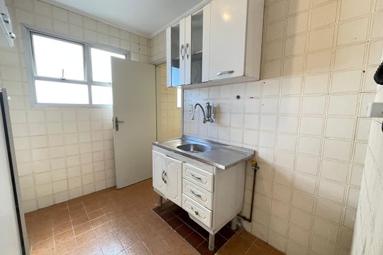 Cozinha de apartamento à venda com 2 quartos, 52m² em Vila Indiana, São Paulo