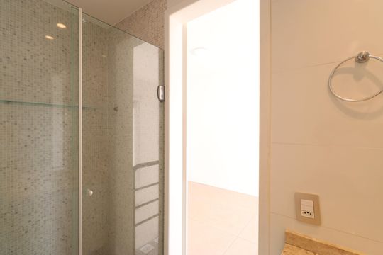 Banheiro de apartamento para alugar com 1 quarto, 30m² em Vila Hamburguesa, São Paulo